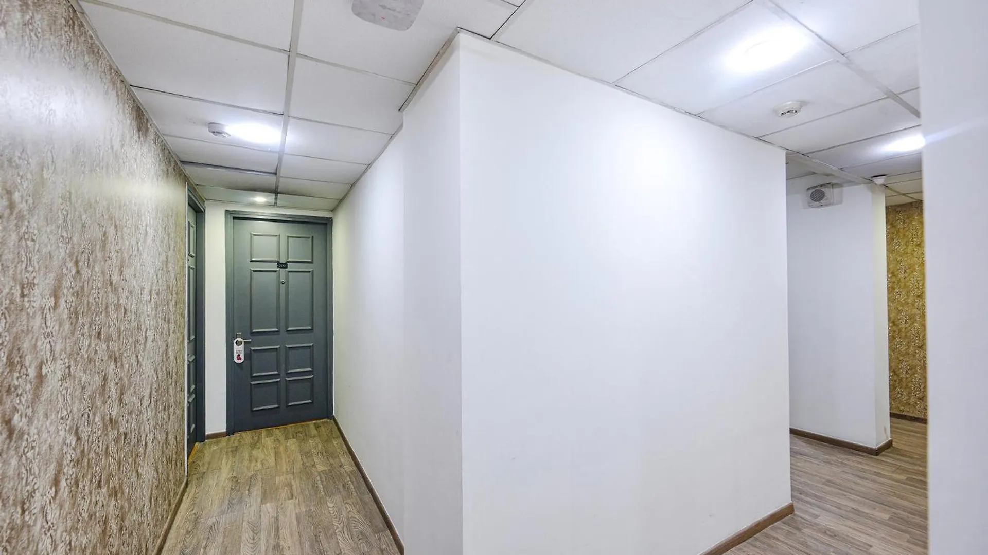 **** Hotel Fabhotel Old Meple Leaf- Golf Course Road & Sector 27 Gurgaon India