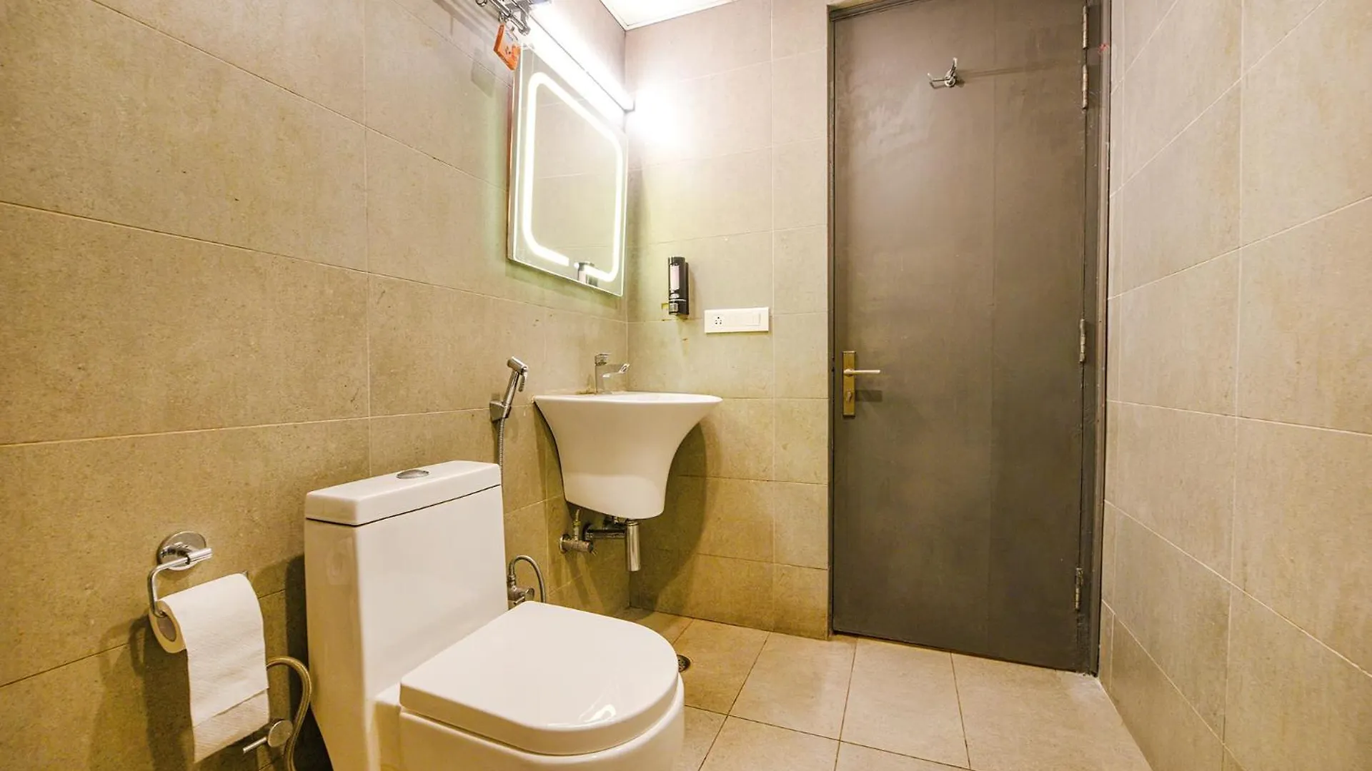 Fabhotel Old Meple Leaf- Golf Course Road & Sector 27 Gurgaon 4*,
