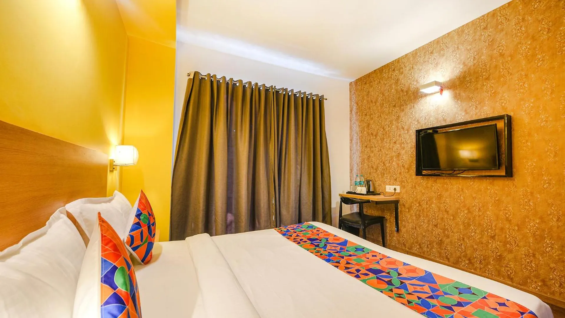Fabhotel Old Meple Leaf- Golf Course Road & Sector 27 Gurgaon Hotel